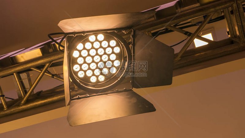 餐厅吊灯离桌面65厘米合适吗
